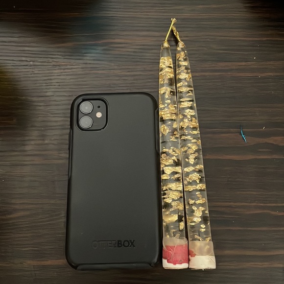 1960's Lucite Taper Candles can’t find a tape measure so I phone for scale - Picture 3 of 3